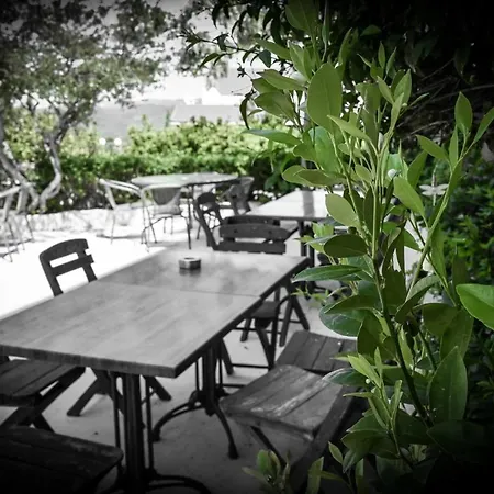 Nymph בית הארחה Sálakos