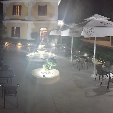 尼姆费旅馆 招待所