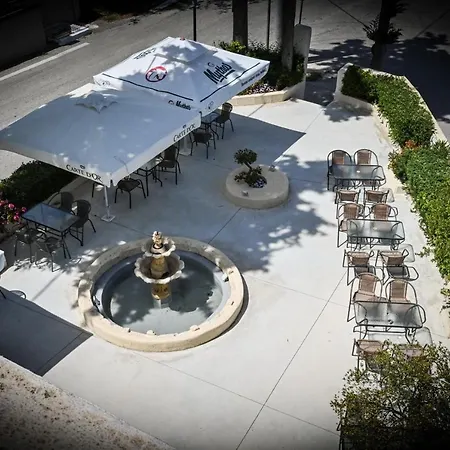 招待所 尼姆费旅馆 3*