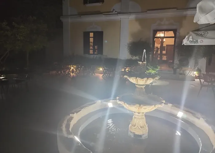 尼姆费旅馆 3* Sálakos