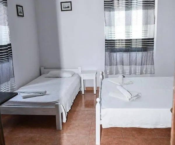 尼姆费旅馆 招待所 3*