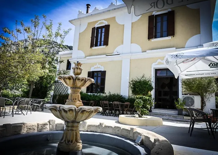 招待所 尼姆费旅馆 Sálakos