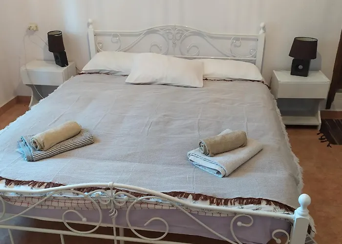 尼姆费旅馆 招待所 3*