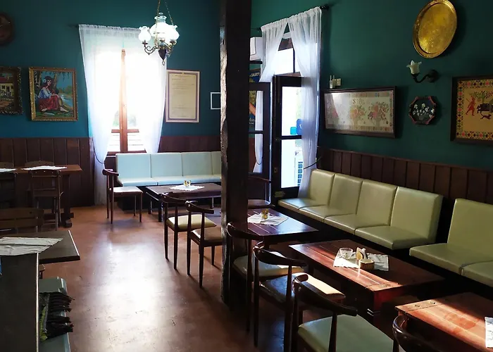 招待所 尼姆费旅馆