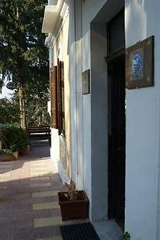 尼姆费旅馆 Sálakos