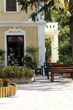 尼姆费旅馆 Sálakos